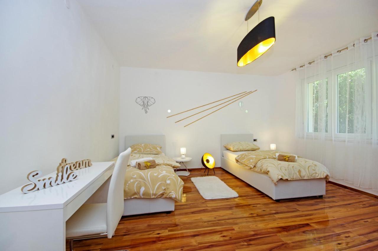 Split Symphony Veranda: Modern, New Apartment Dış mekan fotoğraf