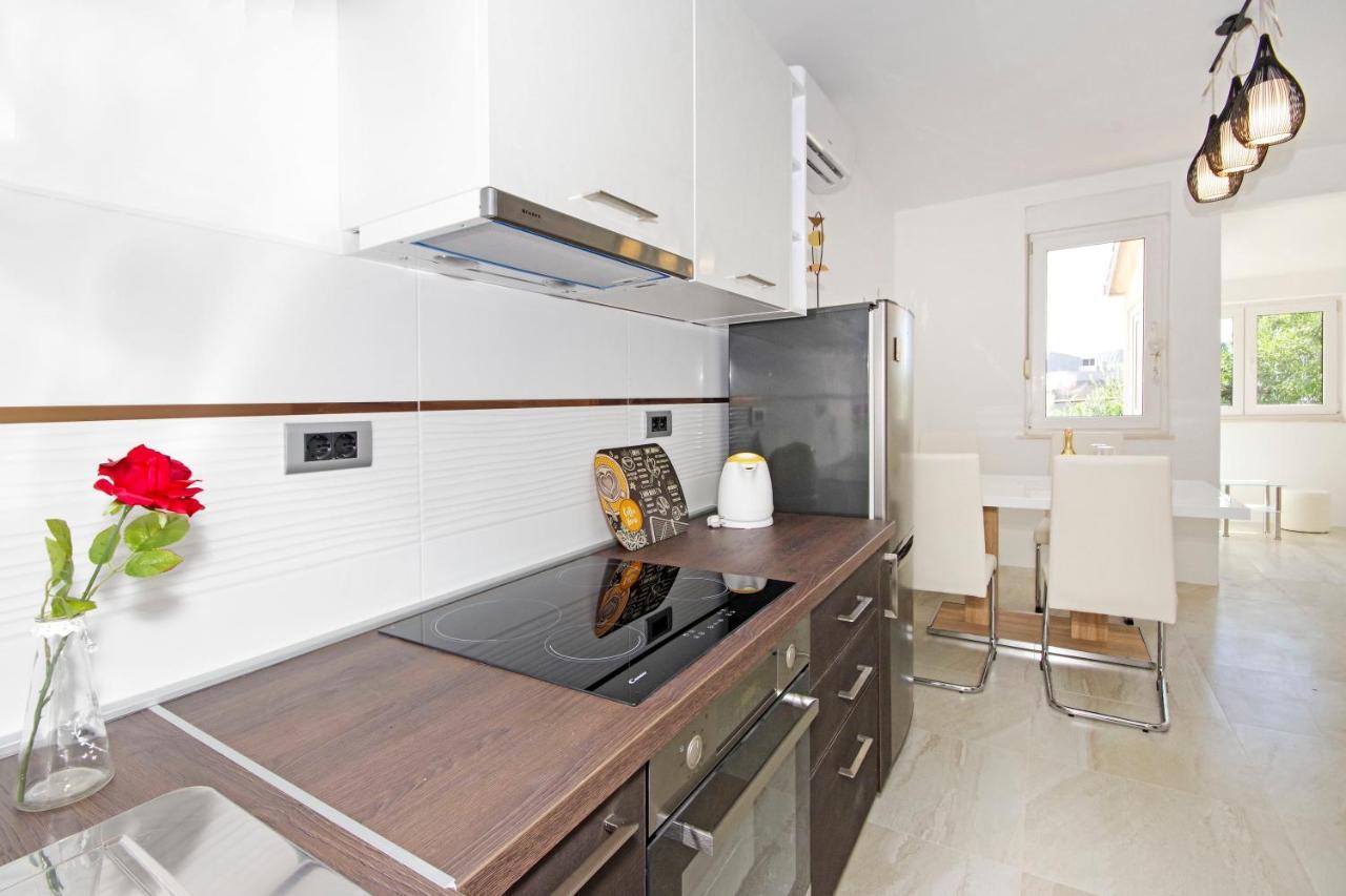 Split Symphony Veranda: Modern, New Apartment Dış mekan fotoğraf